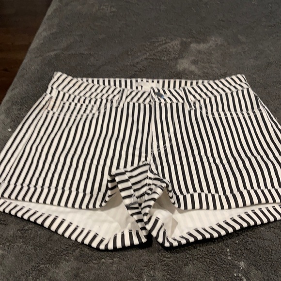 dont know Pants - Women black and shorts size 4